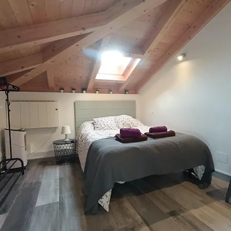 Buhardilla Con Encanto En El Corazon Del Casco Historico De Burgo