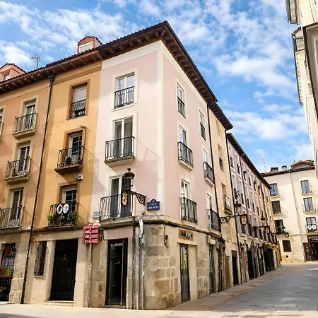 Buhardilla Con Encanto En El Corazon Del Casco Historico De *