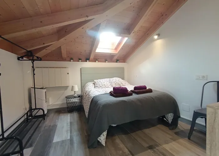 Buhardilla Con Encanto En El Corazon Del Casco Historico De Burgo